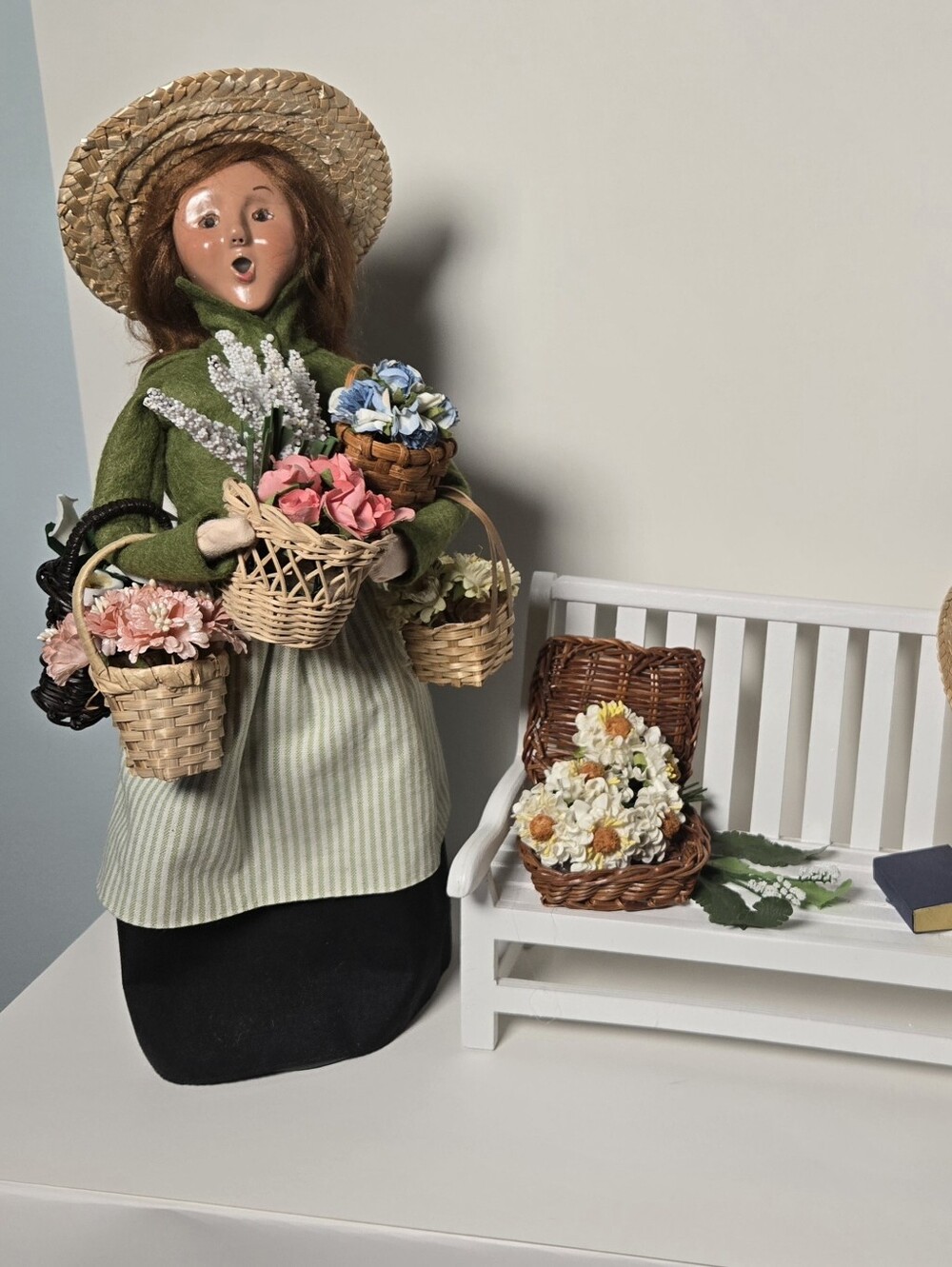Byers Choice Floral Woman And Girl With Park Bench